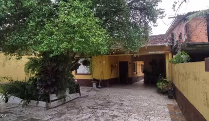 Casa / Terreno na Aviação Á Venda .