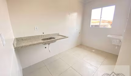 Casa de Condomínio Sobreposta de 2 Dormitórios