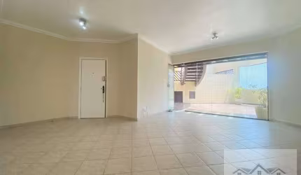Cobertura a 100m da Praia na Vila Tupi – Conforto e Sofisticação em 205m²