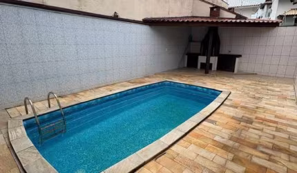 PERUÍBE CASA 3 DORMITÓRIOS 1 SUÍTE / ESPAÇO GOURMET / PISCINA .