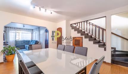 amplo sobrado no bairro Fanny- com 245m² de área total, 4 quartos