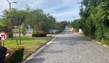 Terreno à venda no Estrada do Coco, Lauro de Freitas  por R$ 850.000