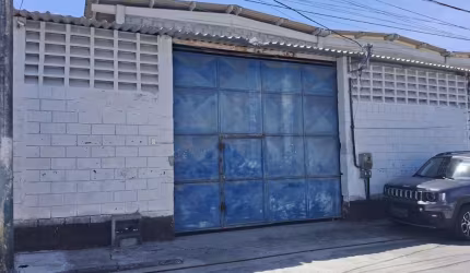 Barracão / Galpão / Depósito para alugar no Buraquinho, Lauro de Freitas  por R$ 7.500
