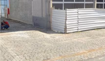 Barracão / Galpão / Depósito para alugar no Buraquinho, Lauro de Freitas  por R$ 4.500