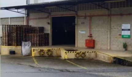 Barracão / Galpão / Depósito para alugar no Buraquinho, Lauro de Freitas  por R$ 35.000
