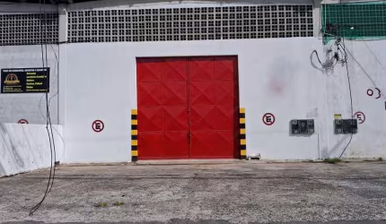 Barracão / Galpão / Depósito para alugar no Dom Avelar, Salvador  por R$ 6.500