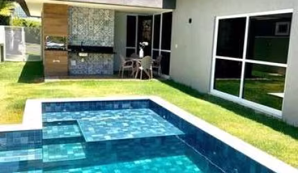 EXCELENTE CASA COM DESIGN MODERNO EM CONDOMÍNIO FECHADO!