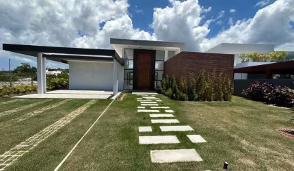 Casa em condomínio fechado com 3 quartos à venda na Praia de Busca Vida, Camaçari  por R$ 2.600.000
