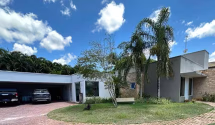 Casa em condomínio fechado com 3 quartos à venda na Praia de Busca Vida, Camaçari  por R$ 2.100.000