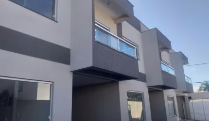 Casa em condomínio fechado com 3 quartos à venda no Ipitanga, Lauro de Freitas  por R$ 450.000