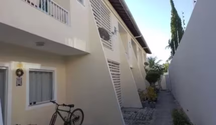 Casa em condomínio fechado com 2 quartos à venda na Vila Praiana, Lauro de Freitas  por R$ 450.000