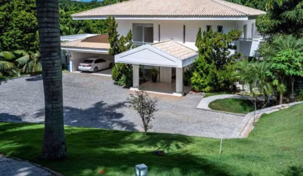 Casa em condomínio fechado com 5 quartos à venda no Estrada do Coco, Lauro de Freitas  por R$ 4.000.000