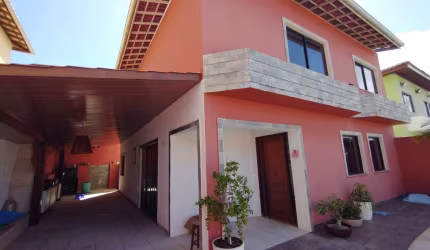BELISSIMA CASA EM CONDOMÍNIO FECHADO NA ESTRADA DO COCO