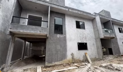 Casa em condomínio fechado com 3 quartos à venda no Ipitanga, Lauro de Freitas  por R$ 500.000
