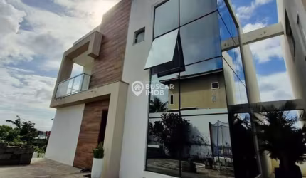 Casa com 4/4 em Pitangueiras