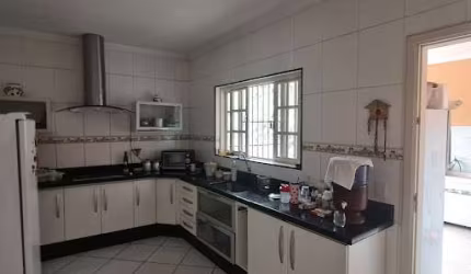 Casa com 3 dormitórios à venda, 299 m² por R$ 799.000,00 - Centro Alto - Ribeirão Pires/SP