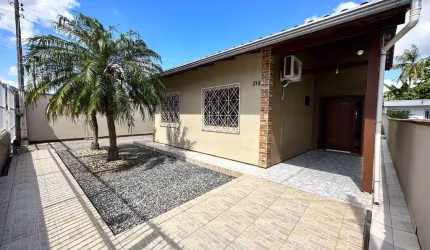 Casa no bairro Areias com amplo terreno