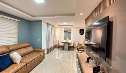Linda Casa em Condomínio Fechado!