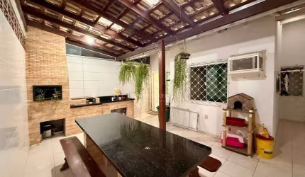 Excelente Casa de 03 dormitórios !