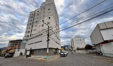 Apartamento semimobiliado no centro de Camboriú!