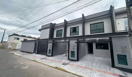 Excelente sobrados em construção no bairro Rio Pequeno!