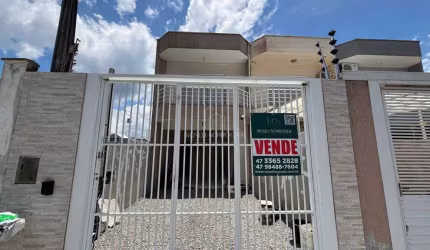 Sobrado no bairro Santa Regina