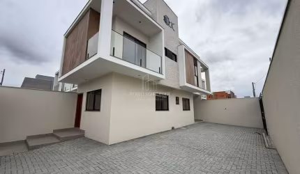 Lindo sobrado de esquina no bairro Santa Regina em Camboriú!