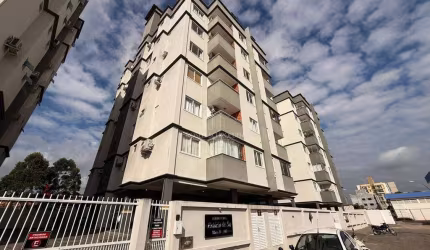 Apartamento no semimobiliado  centro de Camboriú!