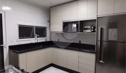Condomínio com 3 quartos à venda em Cajuru Do Sul - SP