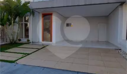 Condomínio com 3 quartos à venda em Wanel Ville - SP