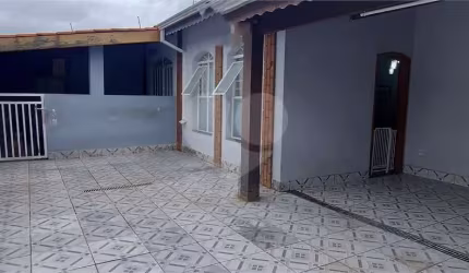Casa com 3 quartos à venda em Jardim Simus - SP