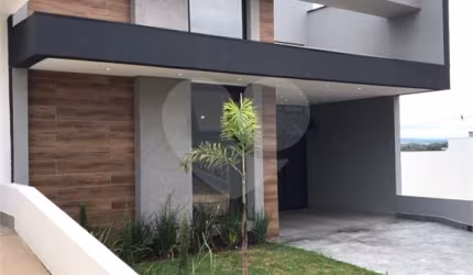 Condomínio com 3 quartos à venda em Cajuru Do Sul - SP
