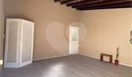 Casa com 3 quartos à venda em Vila Haro - SP