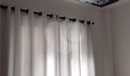 Condomínio com 2 quartos à venda em Jardim Karolyne - SP