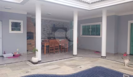 Condomínio com 3 quartos à venda em Vila Haro - SP