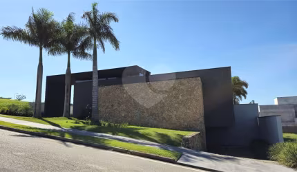 Condomínio com 4 quartos à venda ou para locação em Jardim Itanguá - SP