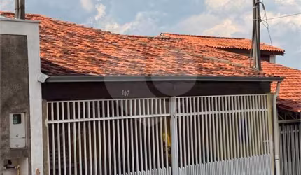 Casa com 2 quartos para locação em Wanel Ville - SP