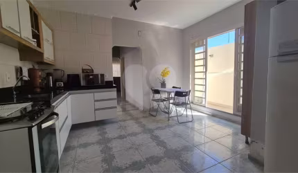 Casa térrea com 4 quartos à venda em Conjunto Habitacional Júlio De Mesquita Filho - SP