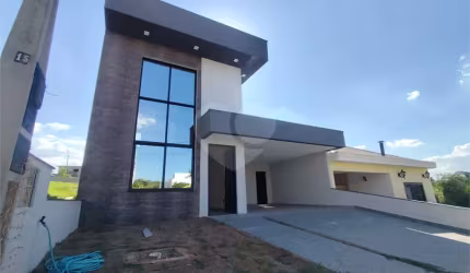 Condomínio com 3 quartos à venda em Cajuru Do Sul - SP