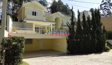 Maravilhosa casa em Aldeia da Serra, casa de condomínio fechado, oportunidade