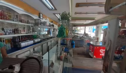PREDIO COMERCIAL, COM PADARIA EM FUNCIONAMENTO, A VENDA.