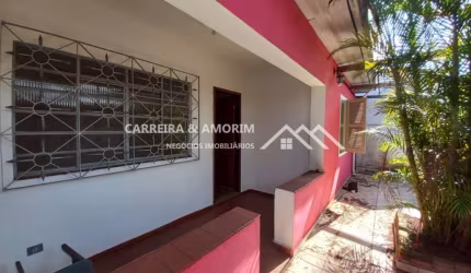 CASA A VENDA, TÉRREA 3 DORMITÓRIOS, QUINTAL GRANDE, SALA, COPA, COZINHA, LAVANDERIA, 3 BANHEIROS, 2 VAGAS. VILA MARACANÃ. JARDIM CASABLANCA.