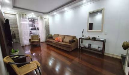CASA A VENDA, SOBRADO 3 DORMITÓRIOS, SUÍTE, AMPLA SALA, COZINHA, ÁREA GOURMET COM CHURRASQUEIRA, 2 VAGAS COBERTAS. JARDIM MONTE AZUL.
