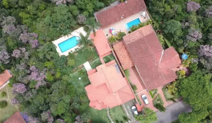 CASA A VENDA 800 M²,  6 DORMITÓRIOS, 4 SUÍTES, 8 VAGAS, CASA TODA AVARANDADA, POMAR, CHURRASQUEIRA, PISCINA, ALTO PADRÃO. FAZENDA DA ILHA. EMBU GUAÇU.