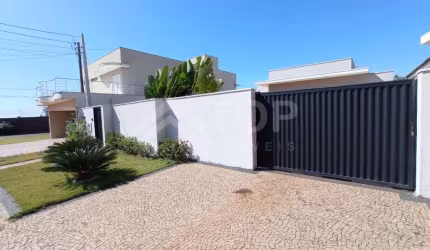 CASA PARA VENDER E ALUGAR COM 3 QUARTOS NO CONDOMINIO MONTREAL