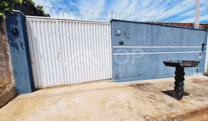 CASA A VENDA COM 3 QUARTOS NO CIDADE ARACY