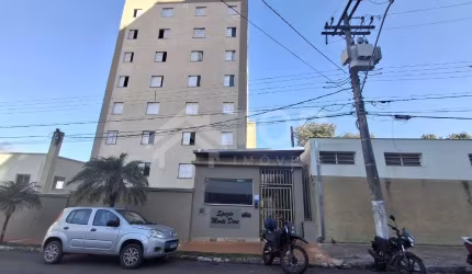 Apartamento repleto de armários, a poucos metros da Santa Casa.