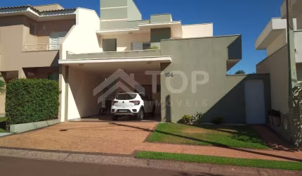 Casa térrea à venda em Condomínio, Sala com pé direito alto, Sala de jantar, Cozinha com despensa, Com Planejados em todos os ambientes, lavabo, mezanino com banheiro e sacada, aceita permuta