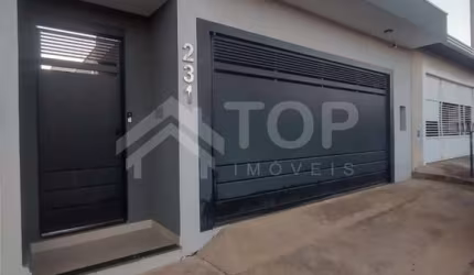 Casa a Venda com 3 dormitórios sendo uma suíte no Jardim Araucária, toda com moveis planejados marcenaria moderna e com iluminação em alguns ambientes.
