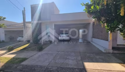 Linda Casa a Venda em Condomínio Fechado , com moveis planejados, sala com Pé direito alto, área gourmet, Ôfuro e muito mais..